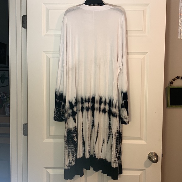 Lane Bryant size18/20 soft cover up. Not button down. - Picture 2 of 4